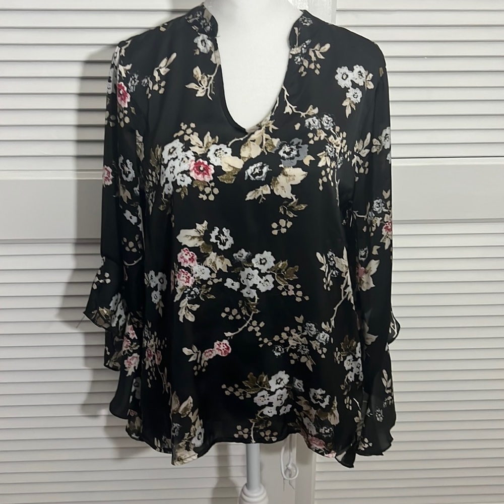 Women’s floral top
